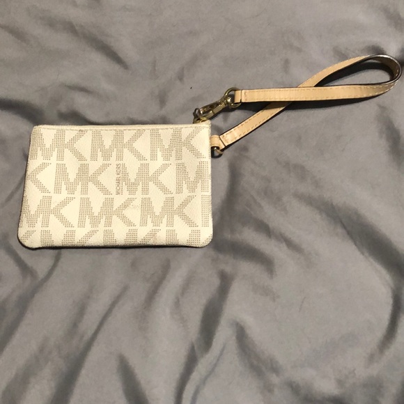 Small Michael Kors Wristlet - Picture 2 of 4